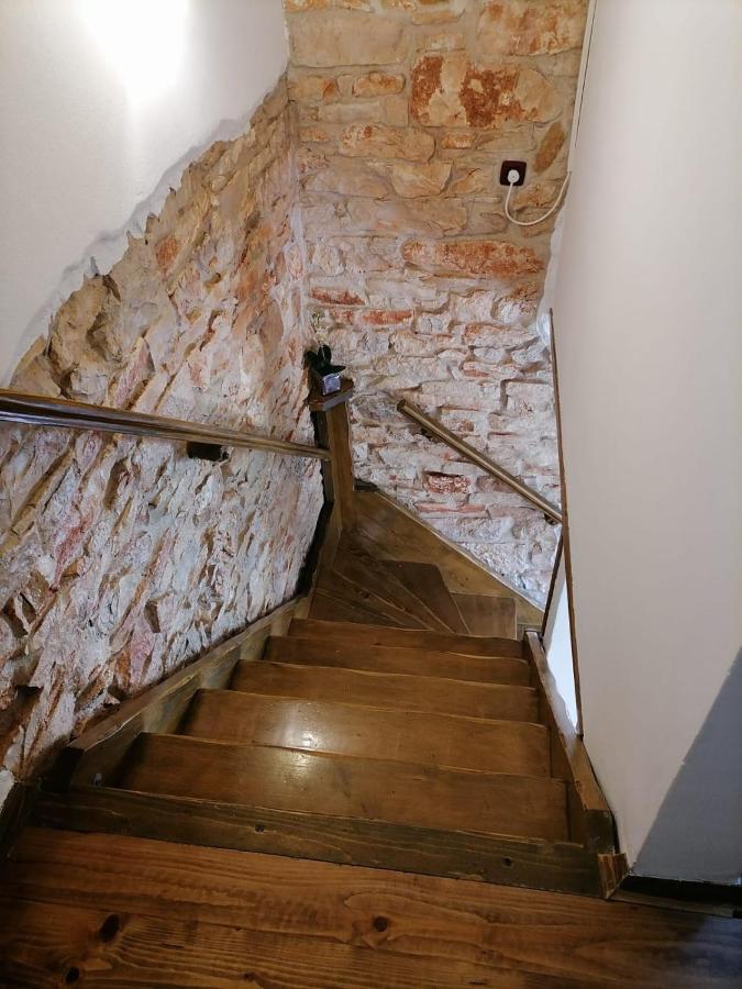 Vila Mala Kuca Sa Velikim Grijanim Bazenom Antonio Šišan Exteriér fotografie