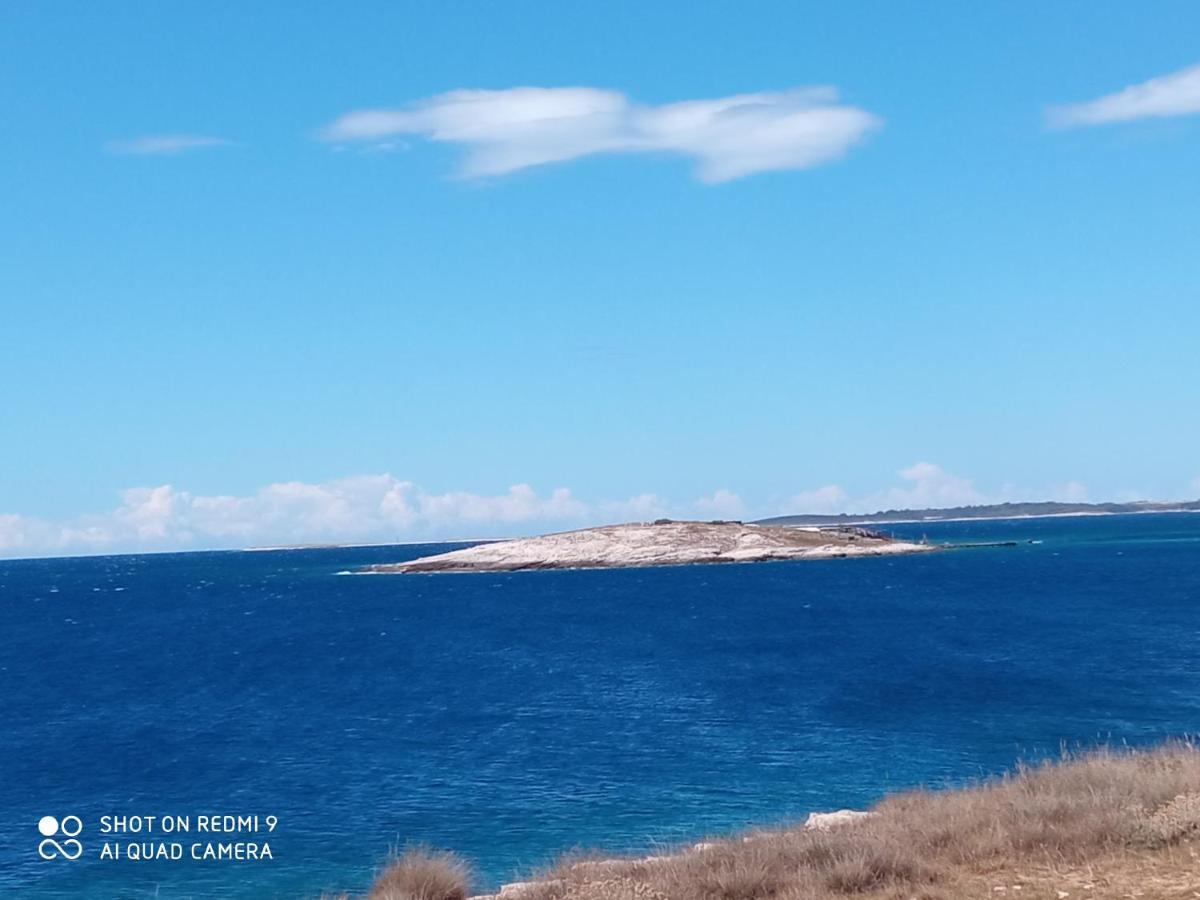 Vila Mala Kuca Sa Velikim Grijanim Bazenom Antonio Šišan Exteriér fotografie