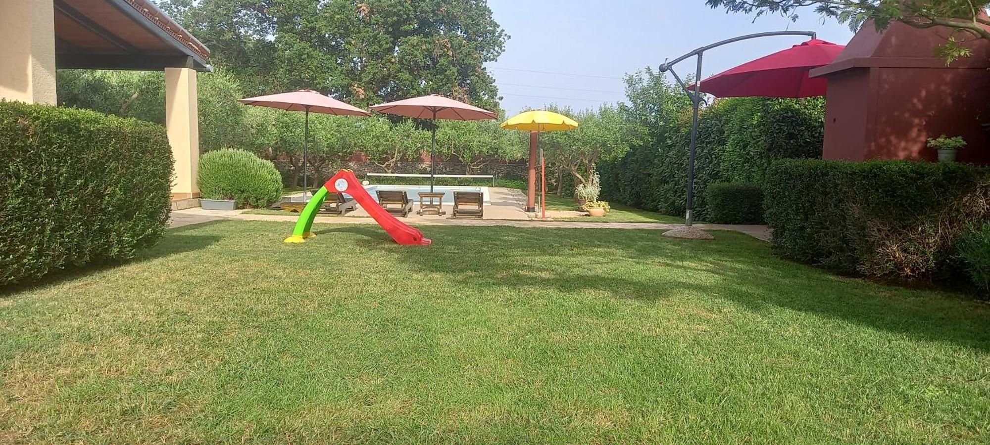 Vila Mala Kuca Sa Velikim Grijanim Bazenom Antonio Šišan Exteriér fotografie