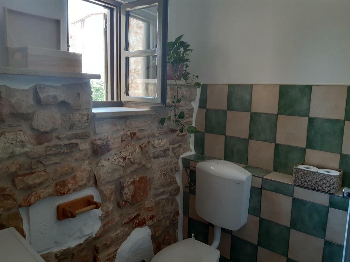 Vila Mala Kuca Sa Velikim Grijanim Bazenom Antonio Šišan Exteriér fotografie