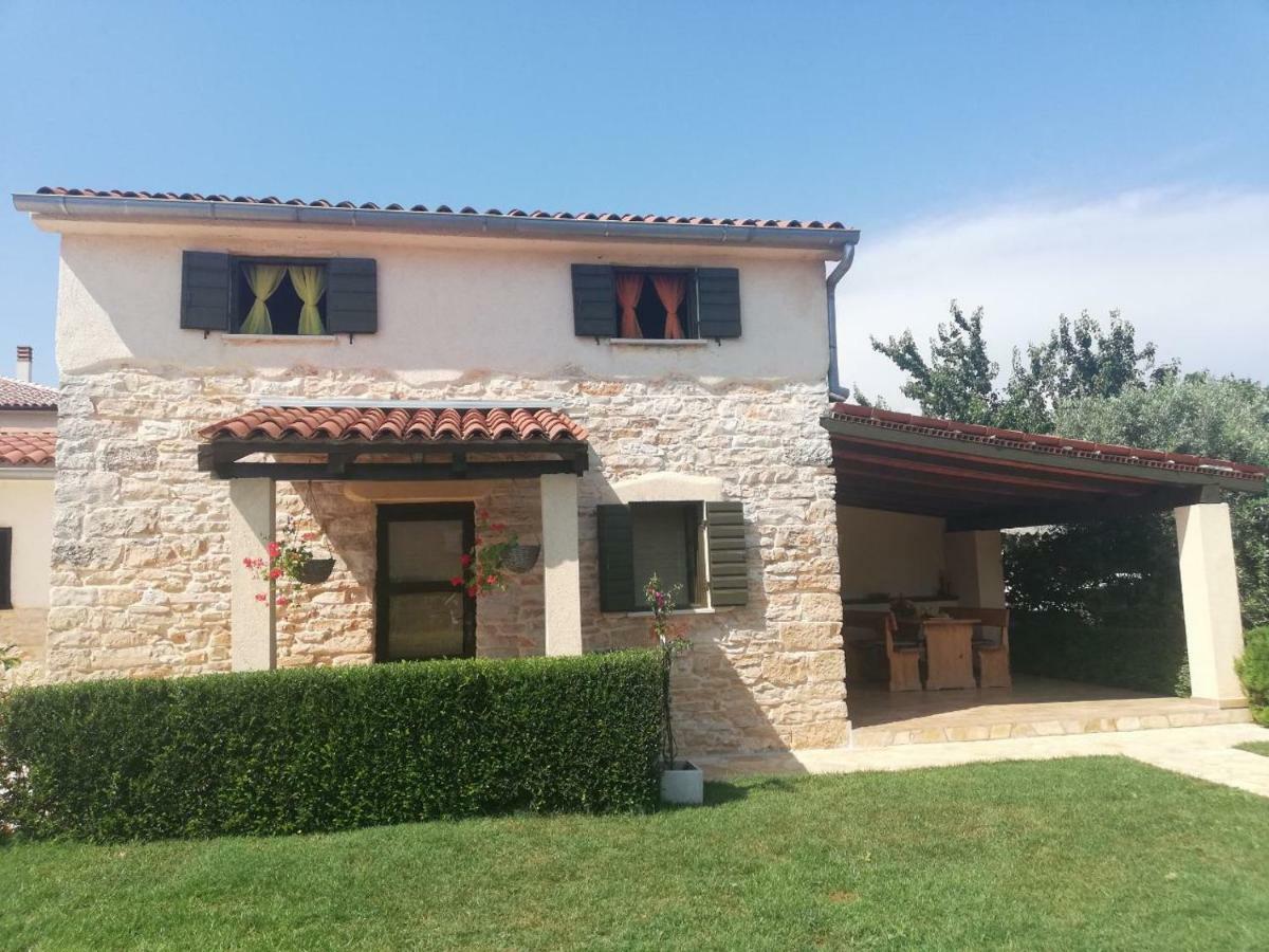 Vila Mala Kuca Sa Velikim Grijanim Bazenom Antonio Šišan Exteriér fotografie
